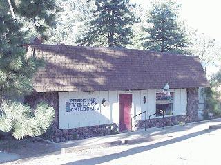 Wrightwood, Pinecone Village